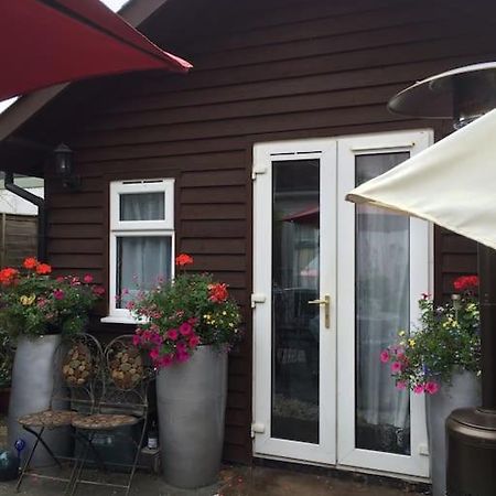In The Heart Of Chichester Apartment Exterior foto